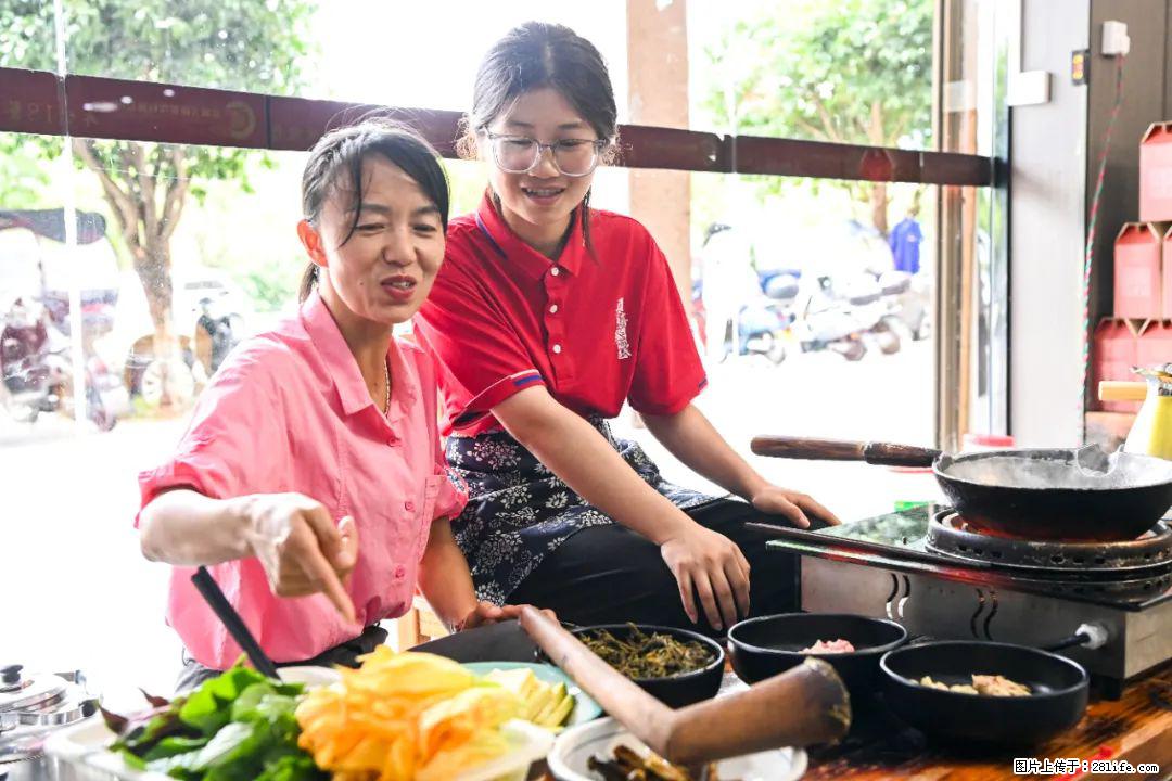 全网追的“扁担女孩”,找了一份暑假工,时薪12元 - 攀枝花生活资讯 - 攀枝花28生活网 panzhihua.28life.com